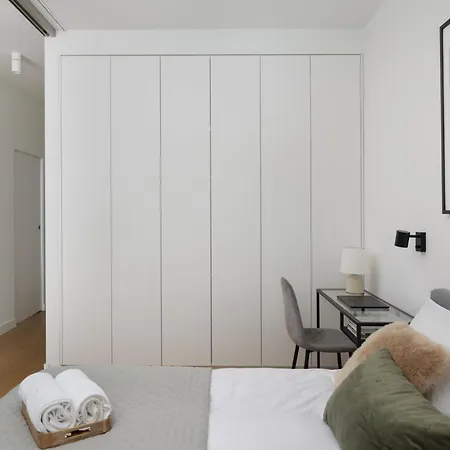 2-bedroom Premium Grzybowska شقة